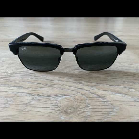 All black sunglasses - Picture 3 of 3